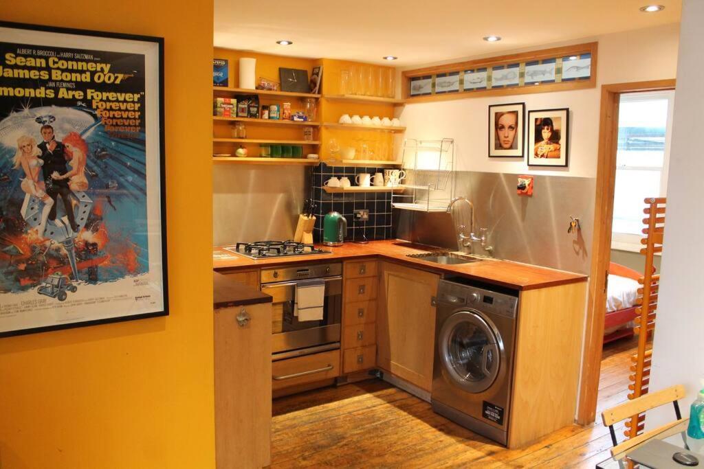 Appartement Artistic And Soulful Carnaby Street Movie Pad à Londres Extérieur photo